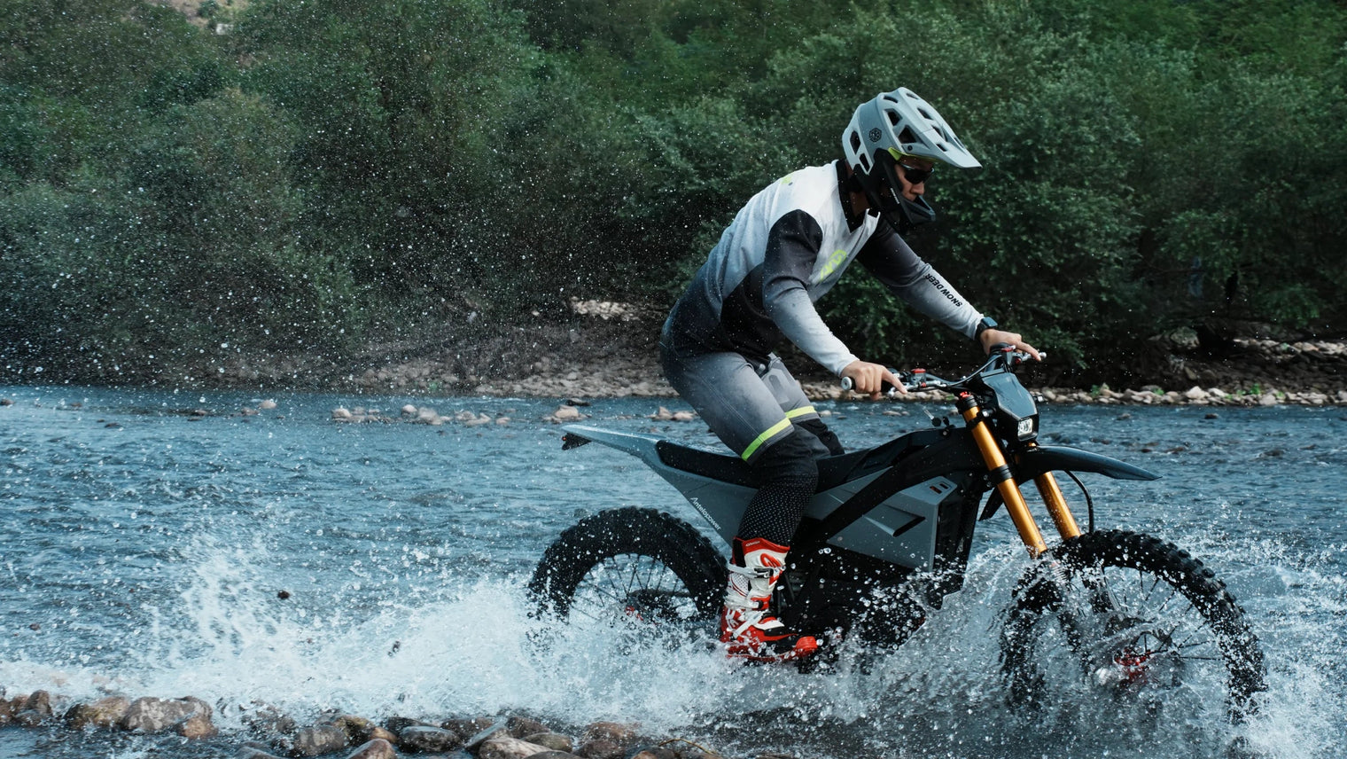 City Commuting vs Long-Distance Riding: Which Motorcycle is Right for You?
